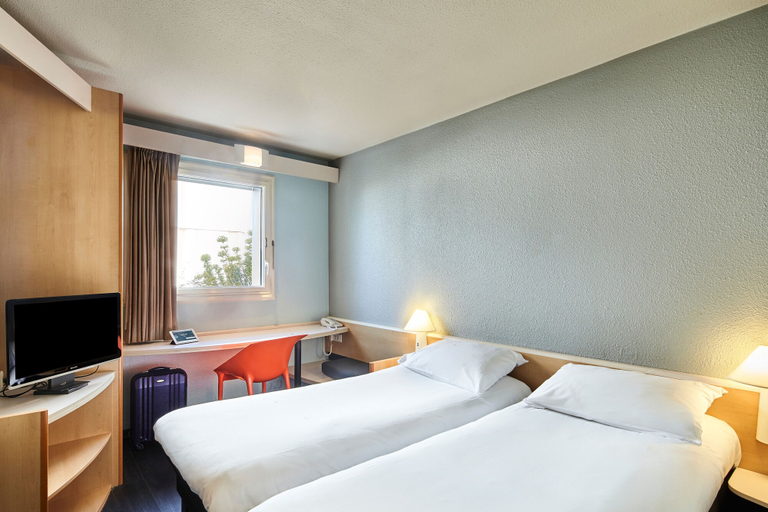 Bedroom 3, B&B HOTEL Versailles Le Chesnay, Yvelines