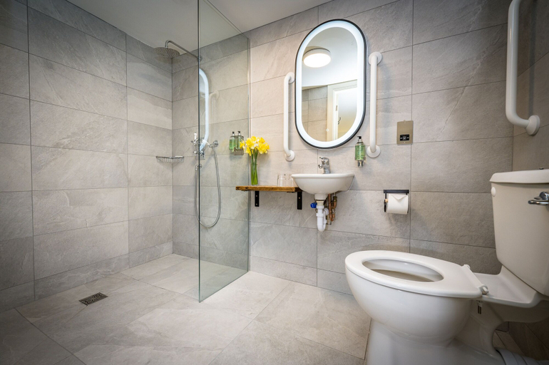 Bathroom 4, The Loch Ness Inn, Highland