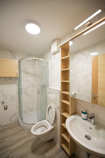 Bathroom 4, S hotel, Maribor