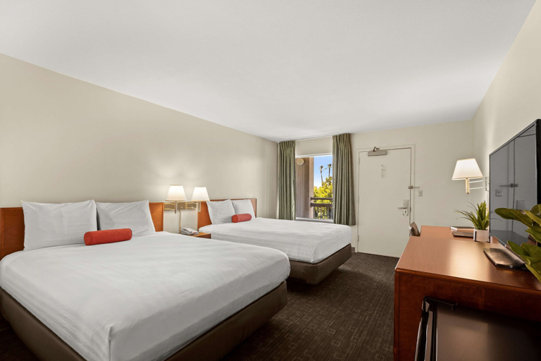 Bedroom 4, Good Nite Inn Buena Park , Orange