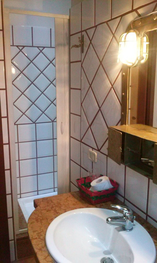 Bathroom 5, Aurelio Rapillo, Latina