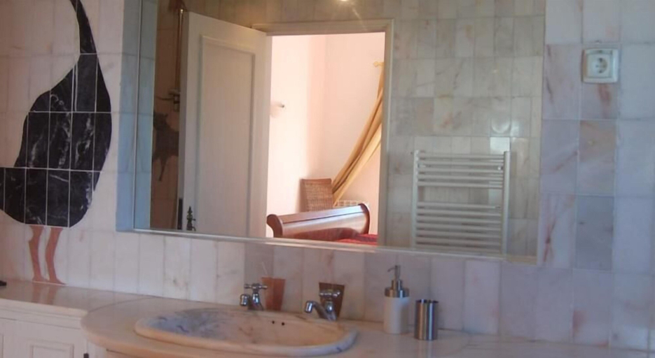 Bathroom 4, Inn Seventies Cheap & Chic, Lagos