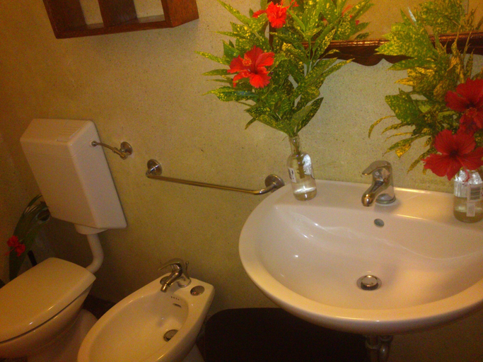 Bathroom 5, Kobe House, Kusini