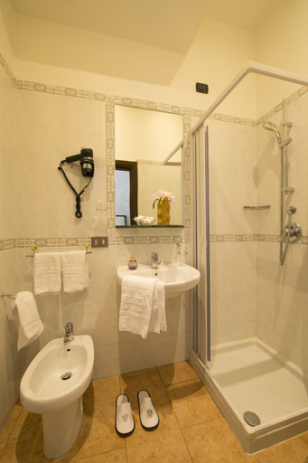 Bathroom 5, Hotel Delizia, Milano