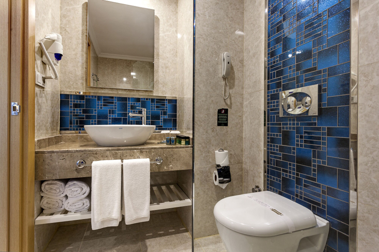 Bathroom 5, Karmir Resort & Spa - Ultra All Inclusive, Kemer