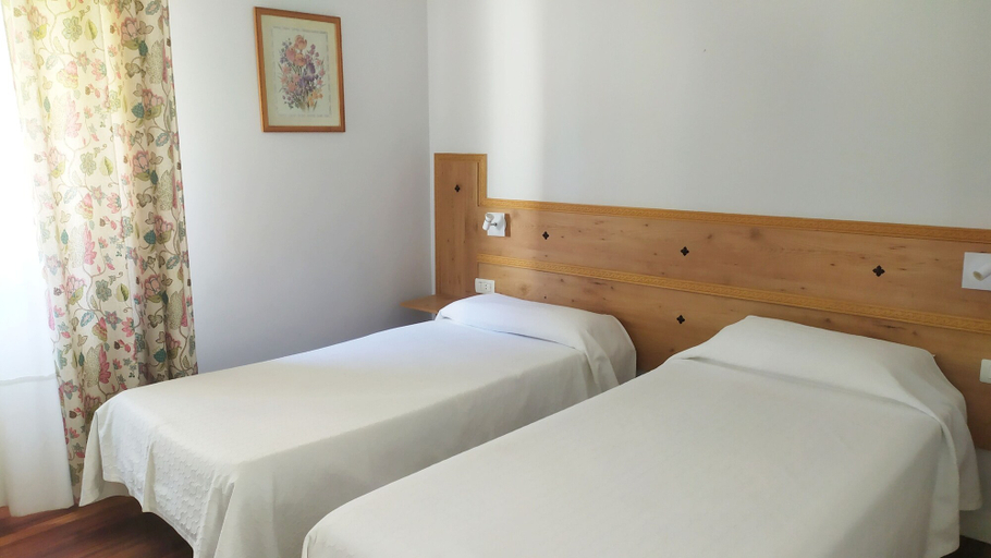Bedroom 5, Hotel Boliña, Vizcaya