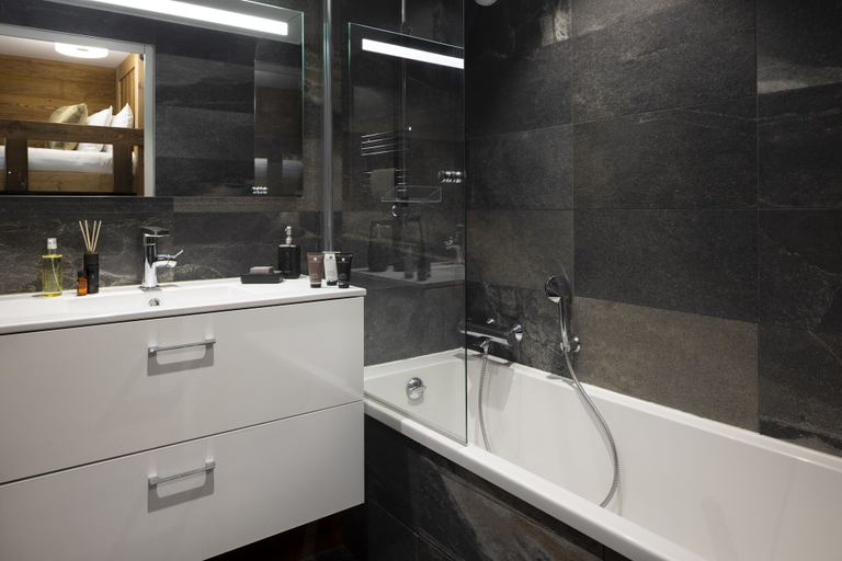 Bathroom 5, Hotel Ski Lodge, Savoie