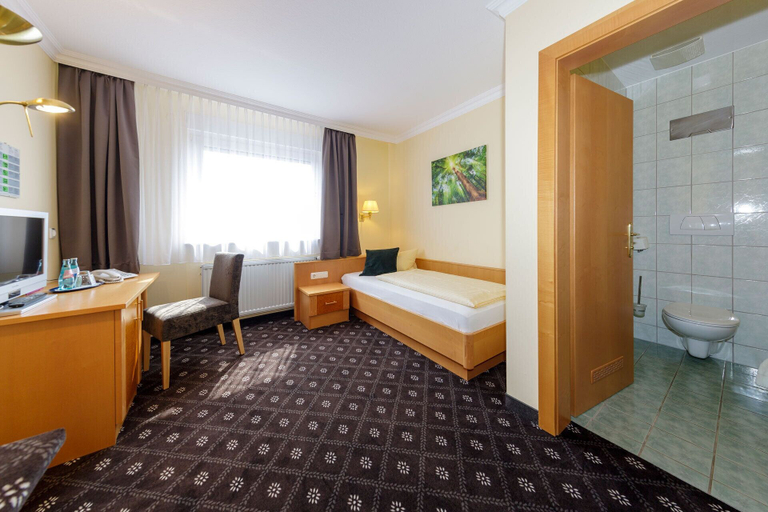 Bedroom 4, Hotel Zum Adler, Main-Kinzig-Kreis