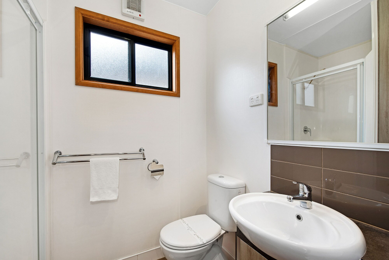 Bathroom 4, Golden Country Motel & Caravan Park, C. Goldfields - M'borough
