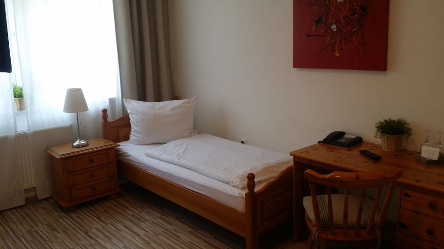 Bedroom 3, Hotel am Stadion, Duisburg