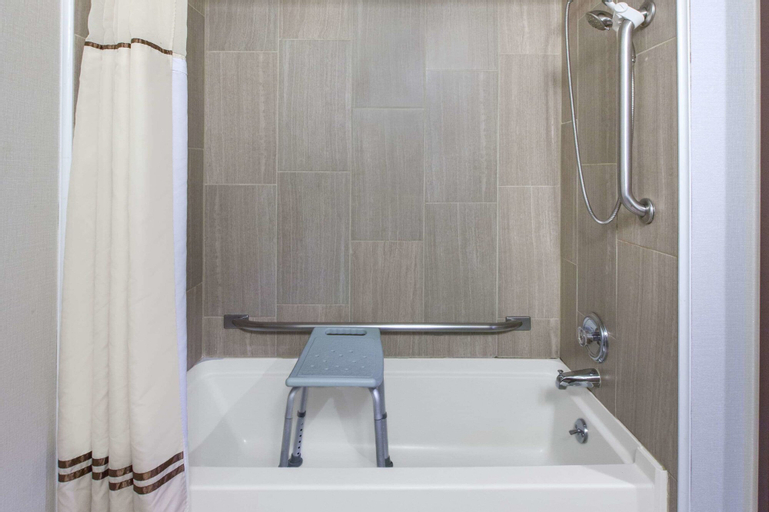 Bedroom 4, Wingate by Wyndham Detroit Metro Airport, Wayne