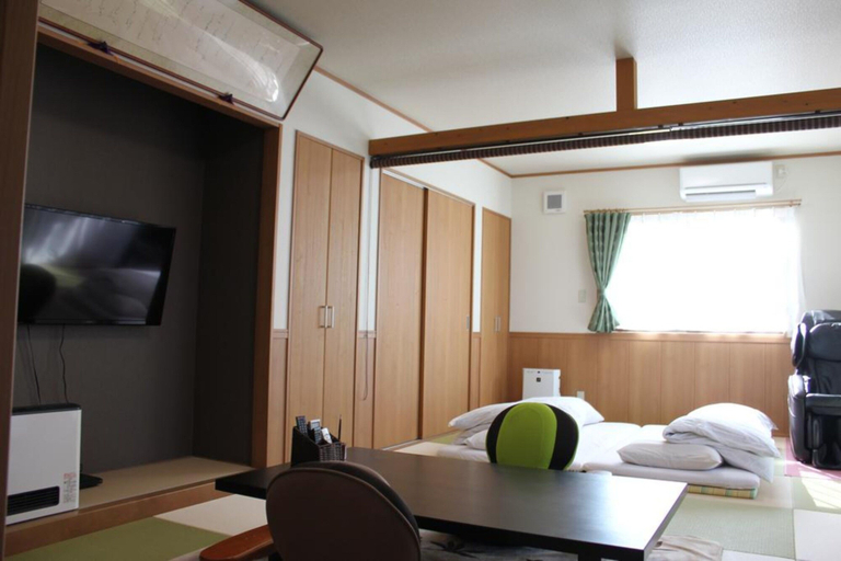Bedroom 2, Yufuin Sanso Waremokou, Yufu