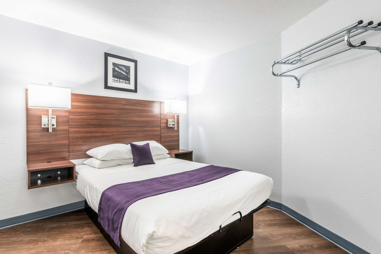 Bedroom 3, Americas Best Value Inn Searcy, White