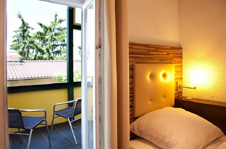 Bedroom 3, Hotel-Restaurant Poststuben, Bergstraße