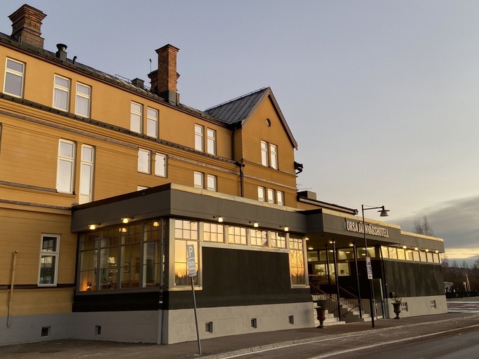 Exterior & Views