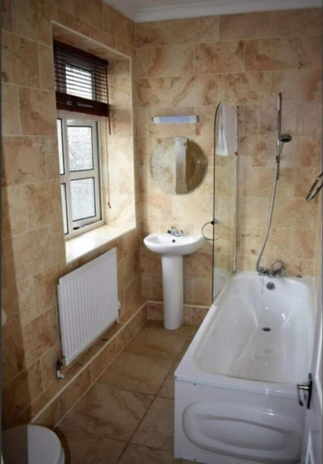 Bathroom 5, Rettendon lodge events, Essex