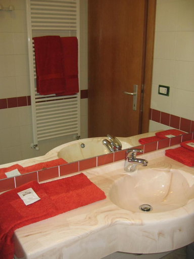 Bathroom 4, Victory Hotel Dermulo di Predaia, Trento