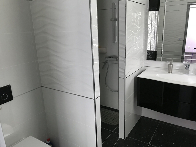 Bathroom 5, Domaine Georges V, Haute-Vienne