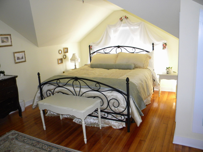 Bedroom 4, The Decker House Bed & Breakfast, Cerro Gordo