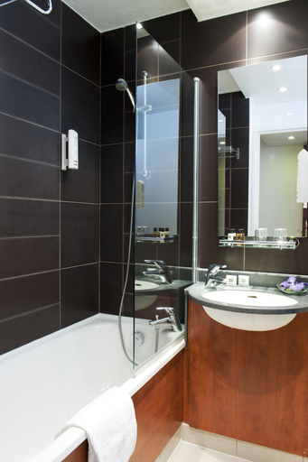 Bathroom 4, Hotel Inn design Paris Saint-Quentin, Yvelines