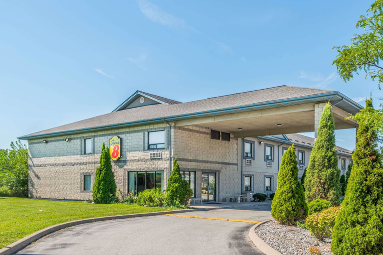 Exterior & Views 2, Super 8 by Wyndham Ambassador Bridge Windsor ON, Essex