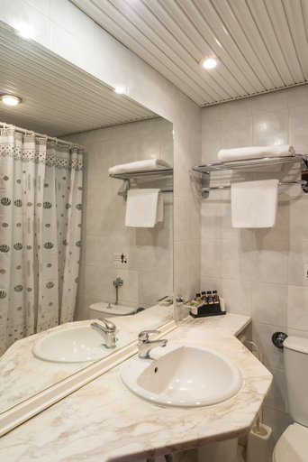 Bathroom, Philippion Hotel, Central Macedonia