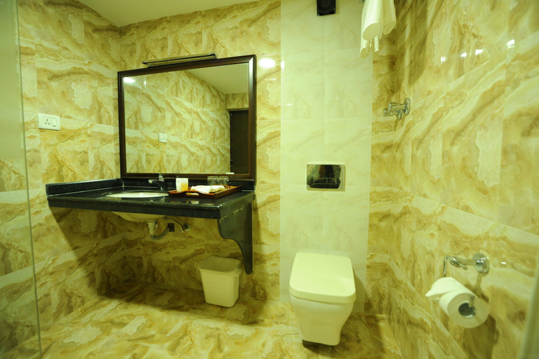 Bathroom 5, Vannasut Hotel and Spa, Bagmati
