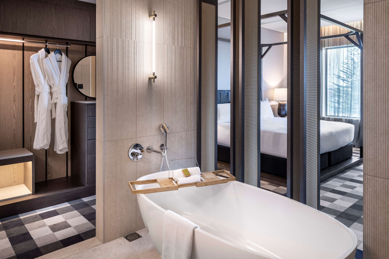 Bathroom 5, DoubleTree by Hilton Auckland Karaka, Franklin