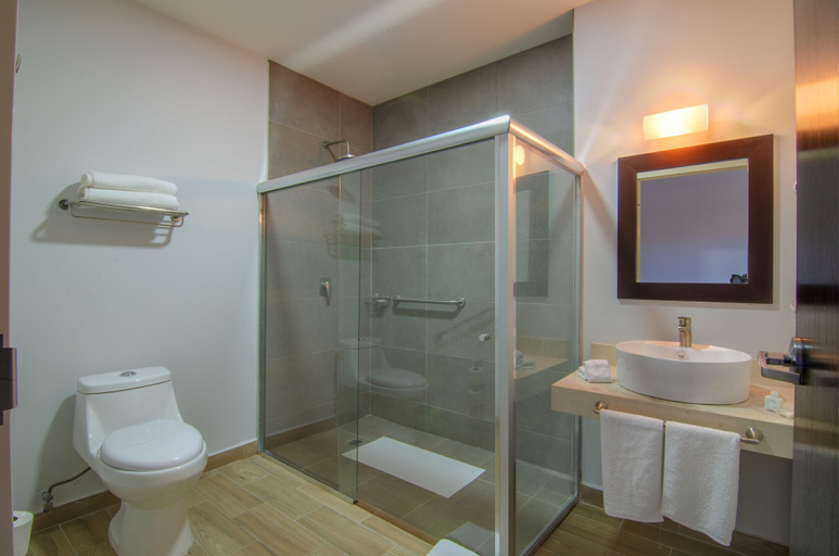 Bathroom 5, Sleep Inn Mexicali, Mexicali
