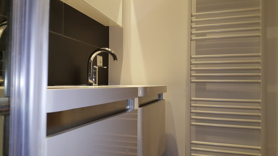 Bathroom 3, Mansion 6, Maastricht