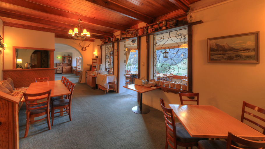 Food & Drinks 5, Candlelight Lodge, Snowy River