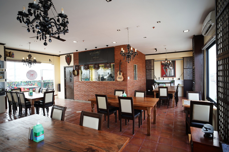 Food & Drinks 5, Heroes Hotel, Manila City