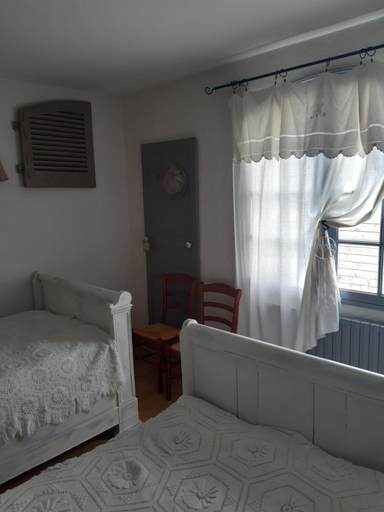 Bedroom 3, Chambre D'Hotes Le Lavoir, Vendée