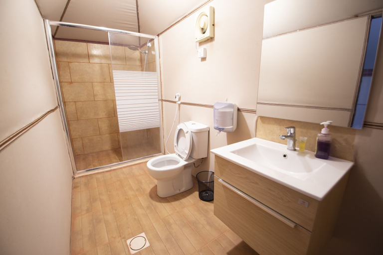 Bathroom 2, Rahayeb Desert Camp, Quaira