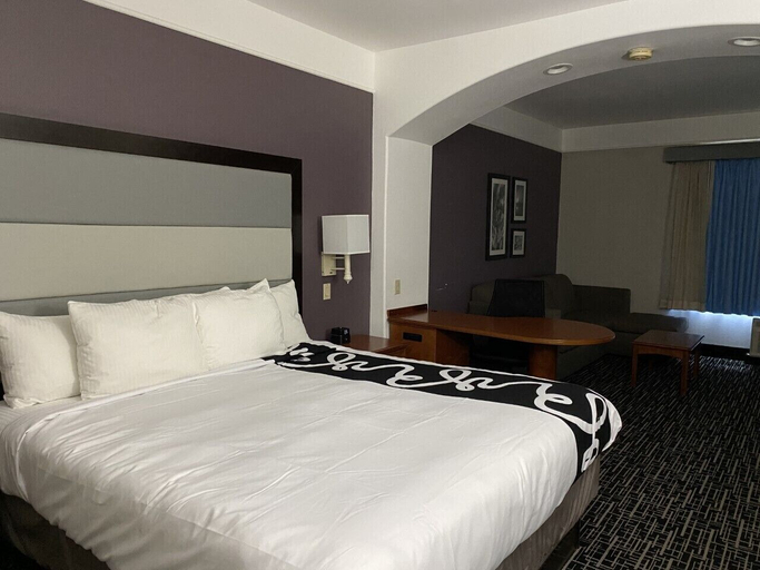 Bedroom 3, Quality Inn and Suites, Fort Bend
