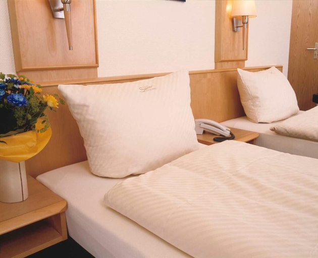 Bedroom 4, Hotel Sauer Garni, Offenbach
