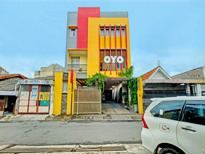 Exterior & Views 2, Super OYO 389 Sky Guesthouse, Semarang