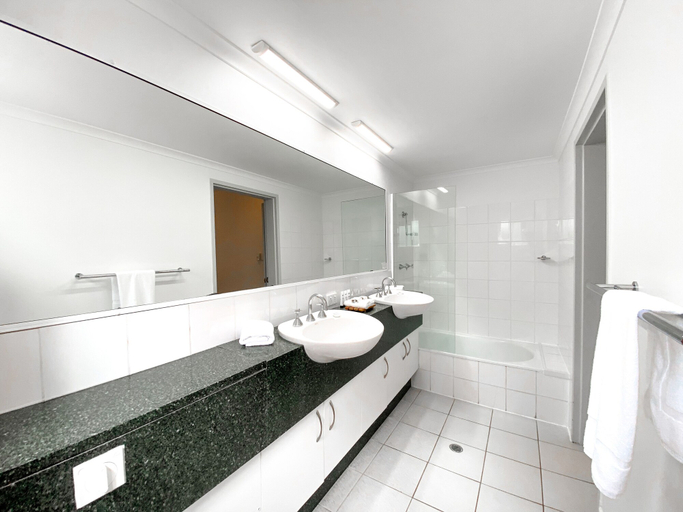 Bathroom 4, Beach Terraces- Port Douglas, Douglas