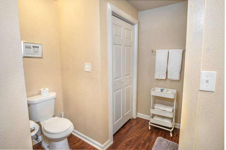 Bathroom 3, Nice 3br/2ba Near Downtown 2 min At&t Center, Bexar
