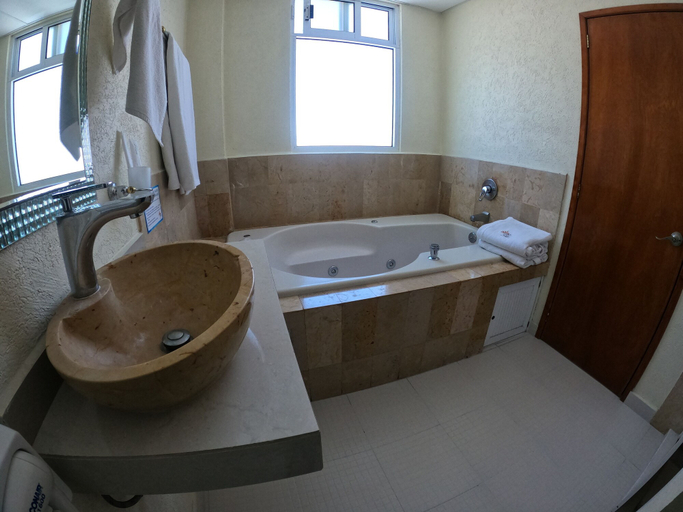 Bathroom 3, Hotel Senorial Tlaxcala, Ixtacuixtla de Mariano Matamoros