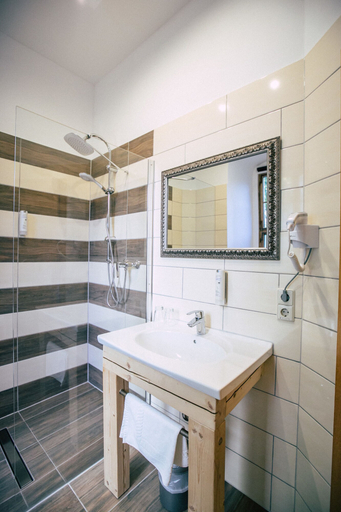Bathroom 5, Schloss Wurzen, Leipzig