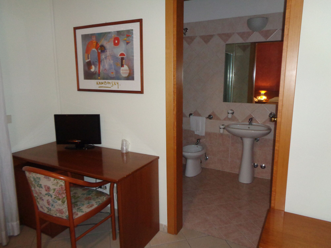 Others 5, Hotel Millennium, Viterbo