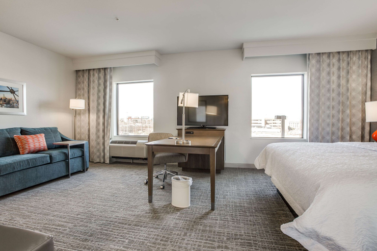 Bedroom 2, Hampton Inn & Suites North Dallas Central Expy, Dallas