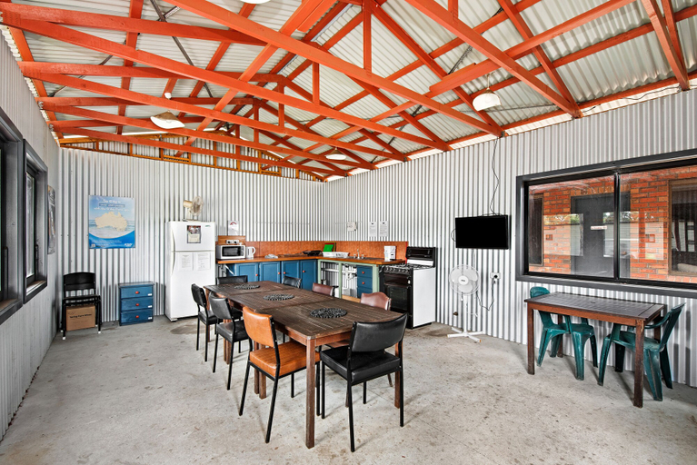 Food & Drinks, Golden Country Motel & Caravan Park, C. Goldfields - M'borough
