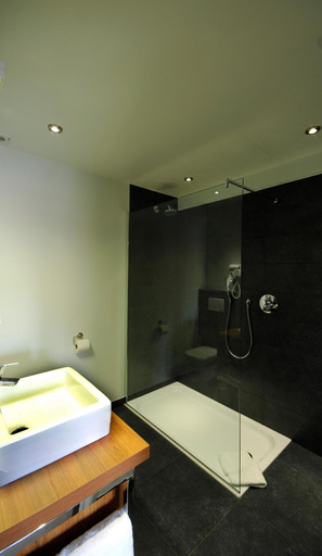 Bathroom 3, De Heidebloem, Antwerpen