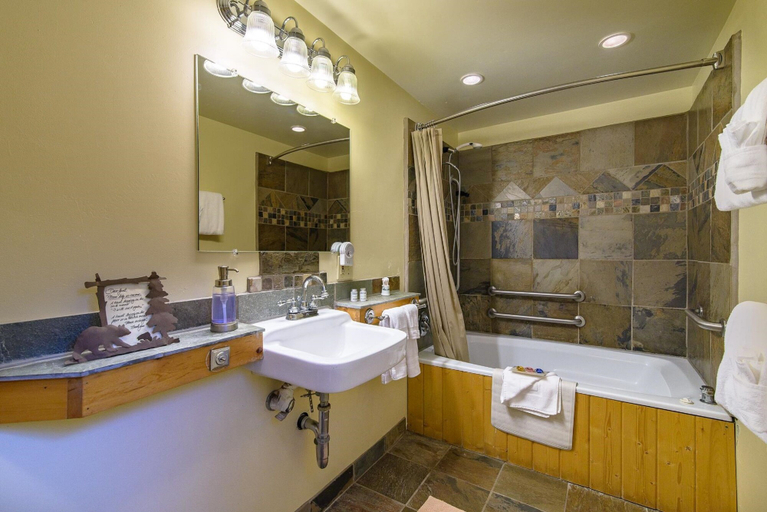 Bathroom 3, Tahoma Meadows B&B Cottages, Placer