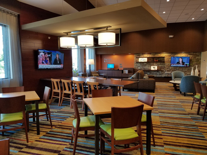 Food & Drinks 5, Fairfield Inn & Suites Springfield Holyoke, Hampden