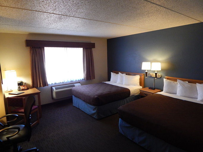 Bedroom 3, AmericInn by Wyndham Sturgeon Bay, Door