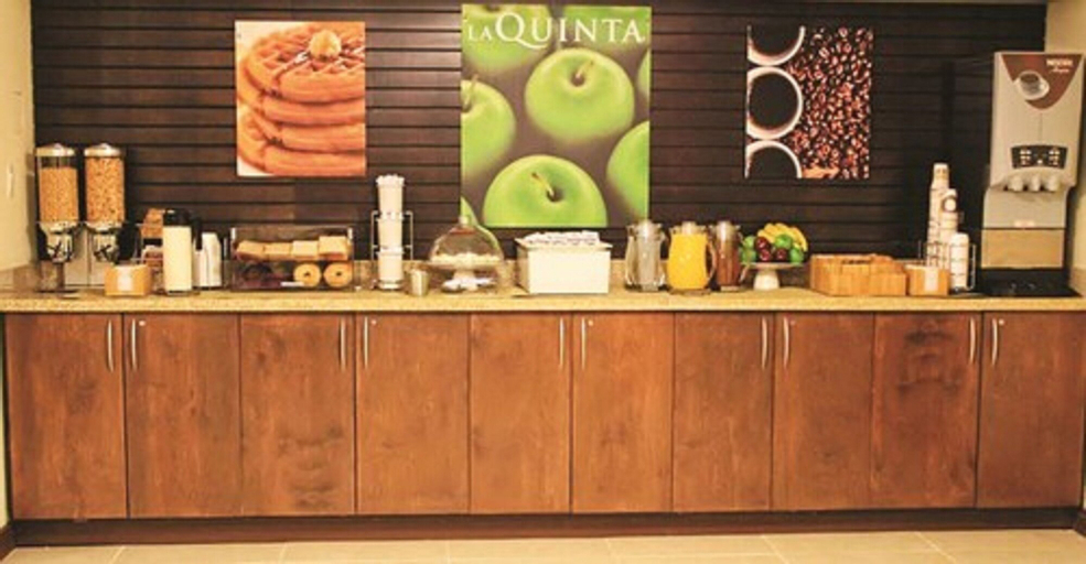 Food & Drinks 5, La Quinta Inn & Suites by Wyndham Oshawa, Durham
