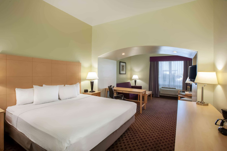 Bedroom 3, La Quinta Inn & Suites by Wyndham Odessa North, Midland
